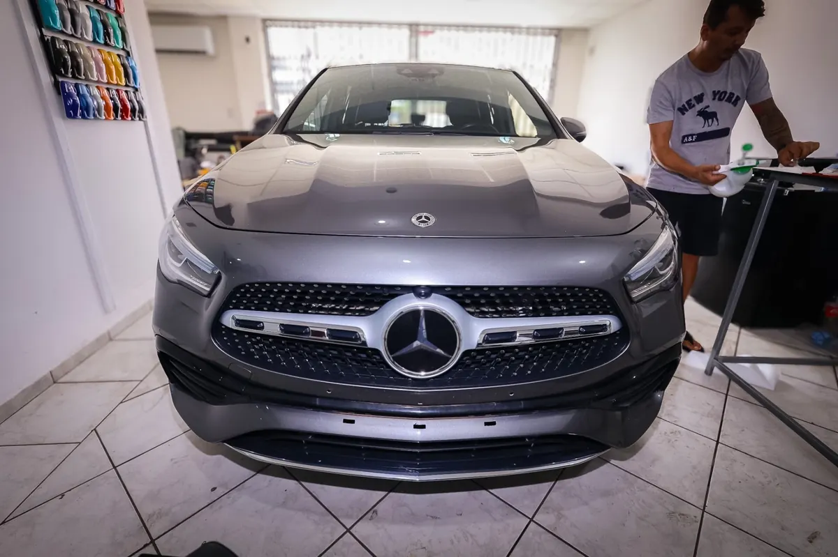 Frontal de Mercedes-Benz com proteção de pintura aplicada