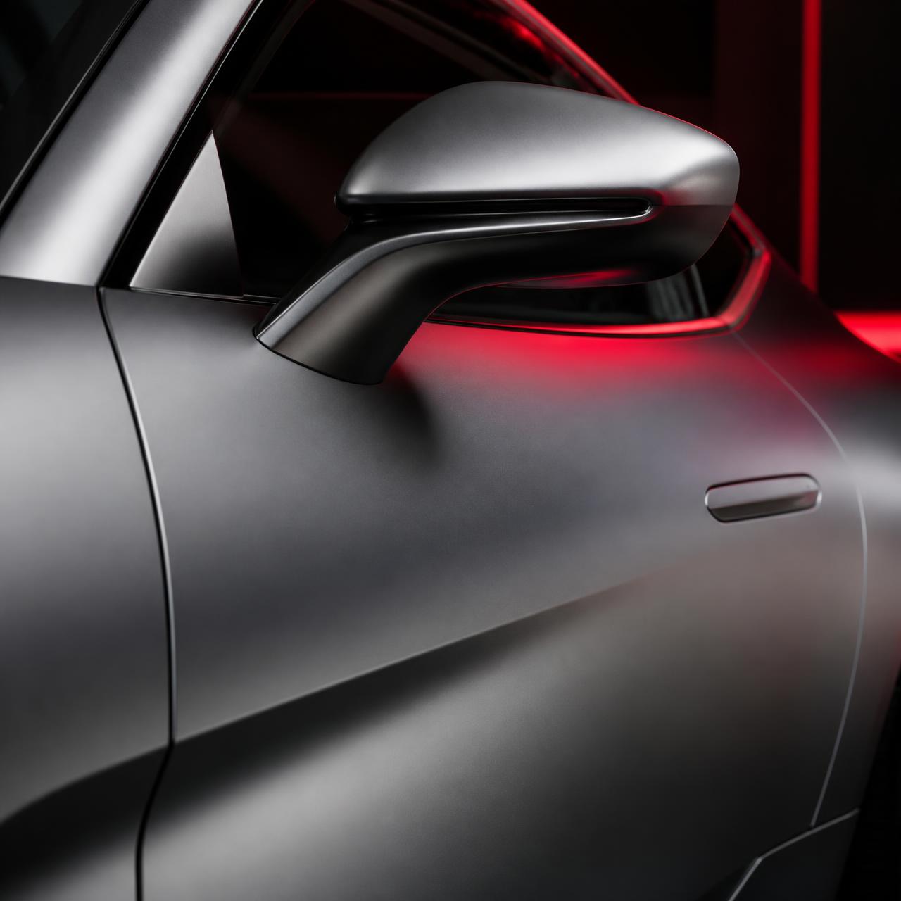 Detalhe de veículo esportivo com envelopamento premium